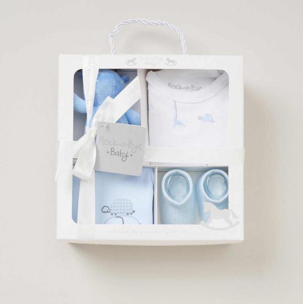 4 piece giraffe boxed gift set 100 cotton knit UK premium baby essential